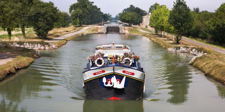 CRUCEROS FLUVIALES CANALES DE FRANCIA CANAL DE GARONNE ROSA HOTEL BARGE DESCUENTOS OFERTAS CRUCEROS EN FAMILIA CRUCEROS EN GRUPO ALQUILER CHARTER DE CRUCEROS BARCOS PRIVADOS CRUCEROS SUR DE FRANCIA